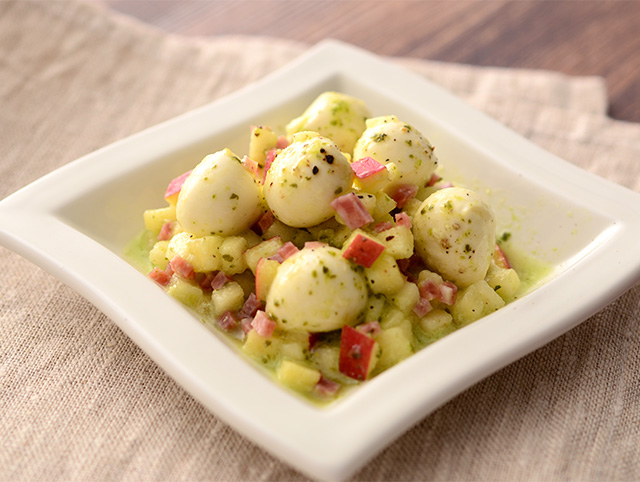 林檎とバジルモッツァレラのサラダ