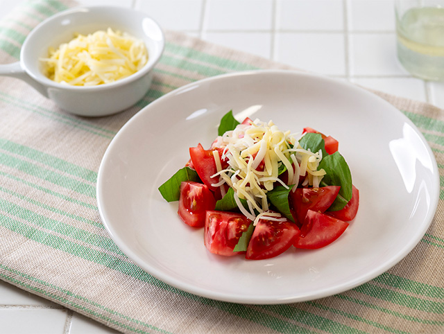カプレーゼサラダ　かける生チーズ　モッツァレラブレンド