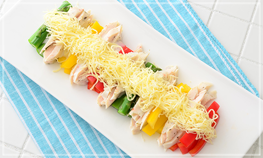 夏野菜とハーブチキンのカラフルサラダ